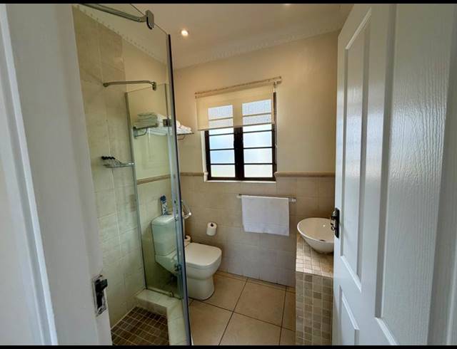 8 BEDROOM HOUSE FOR SALE IN UMHLANGA CENTRAL